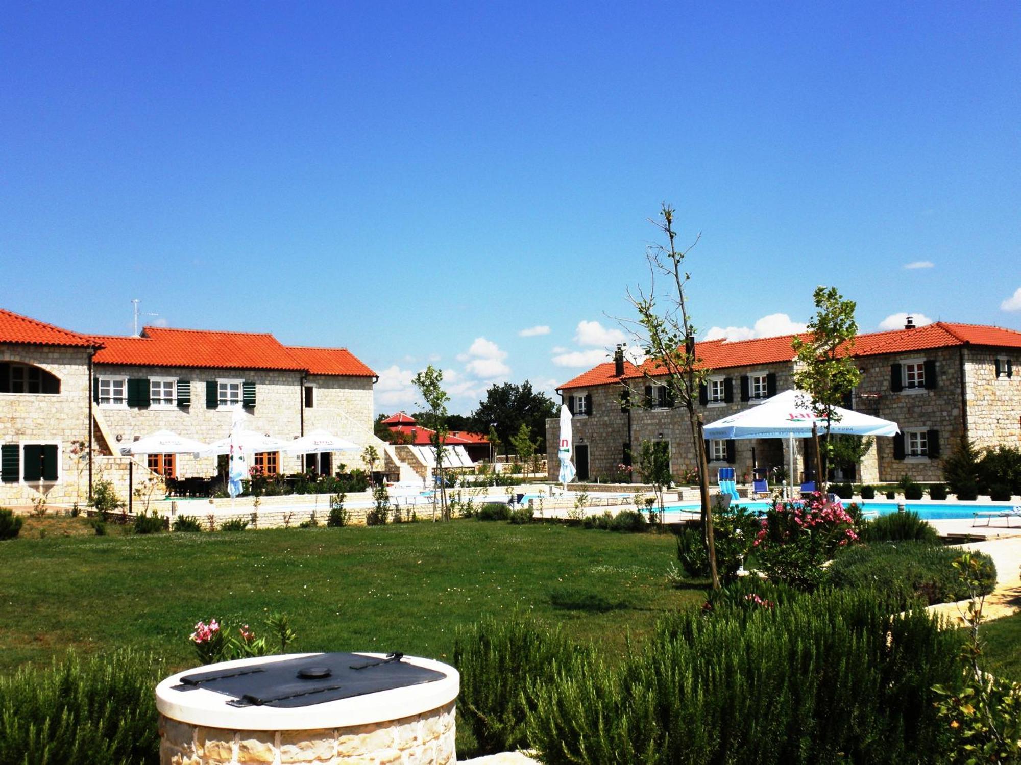 Pansion Skelin Hotel Drinovci Exterior photo